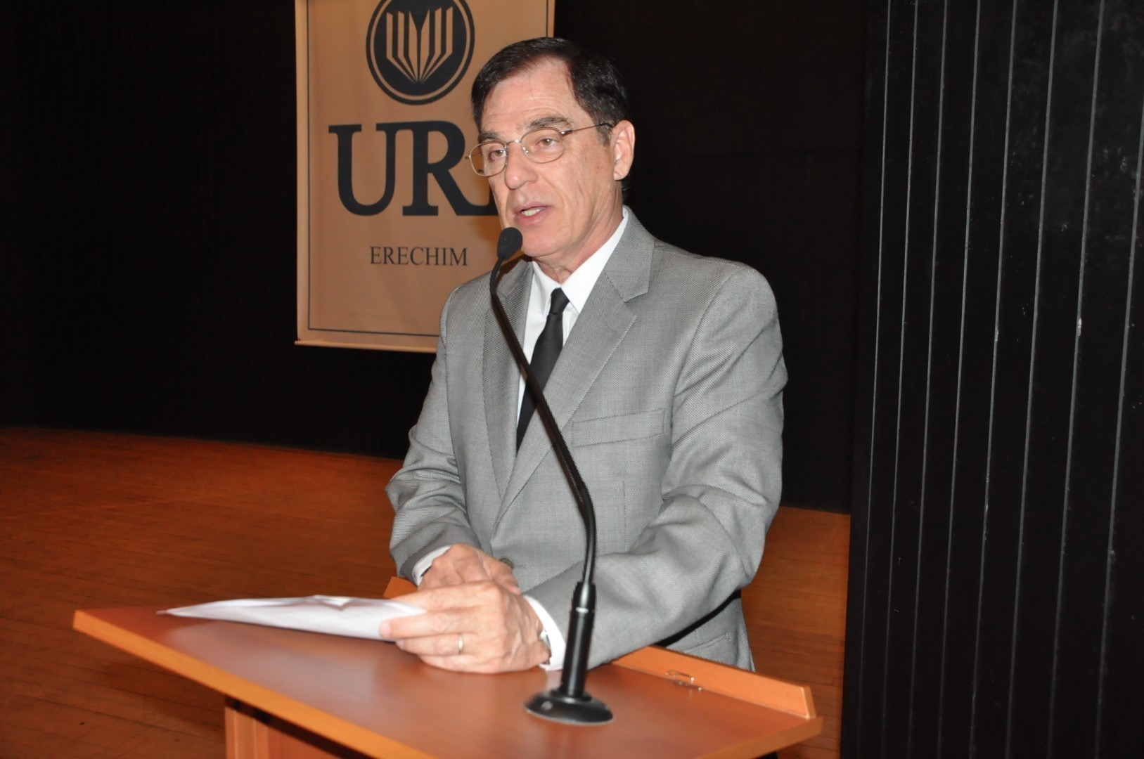 Professor Paulo Sponchiado enalteceu o envolvimento e integrao dos cursos na promoo do Frum