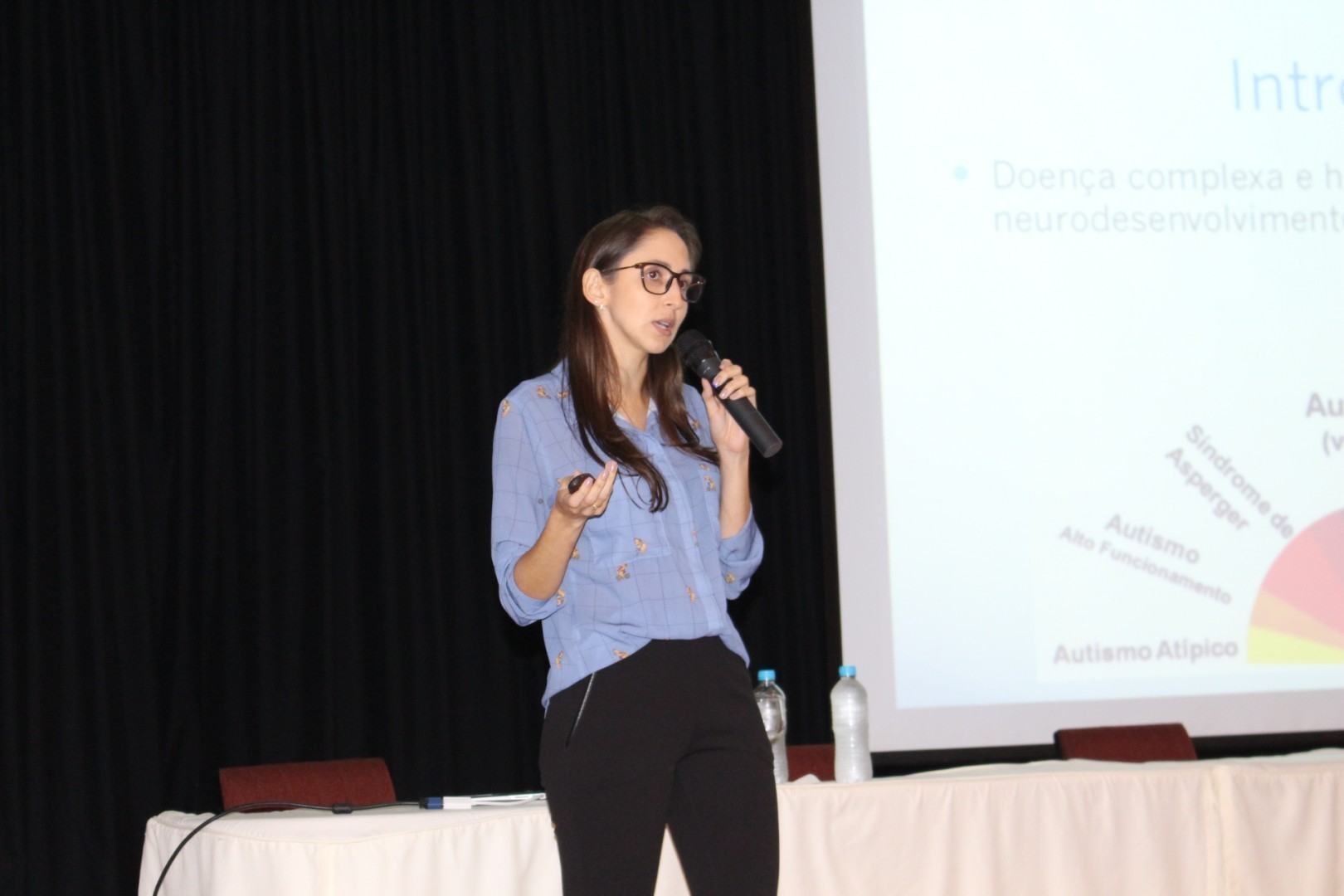 Mdica neurologista Marina de Oliveira destacou os aspectos neurolgicos e a clnica mdica