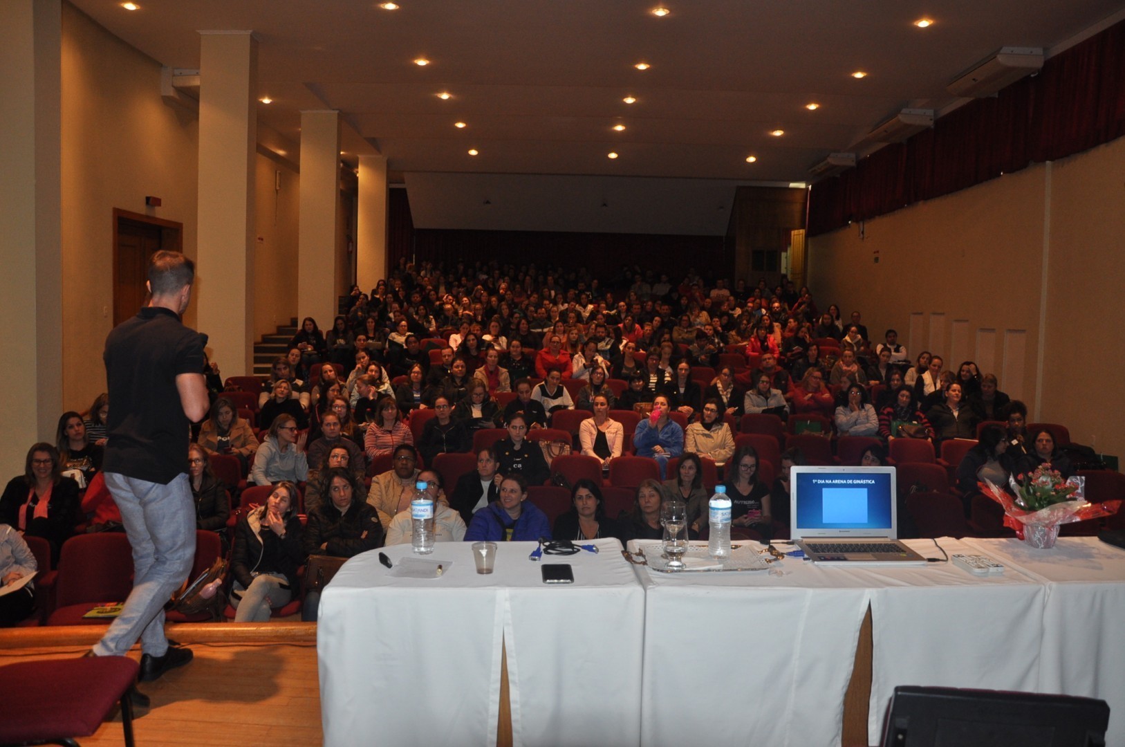 Evento atraiu mais de 300 profissionais da regio e at de Santa Catarina