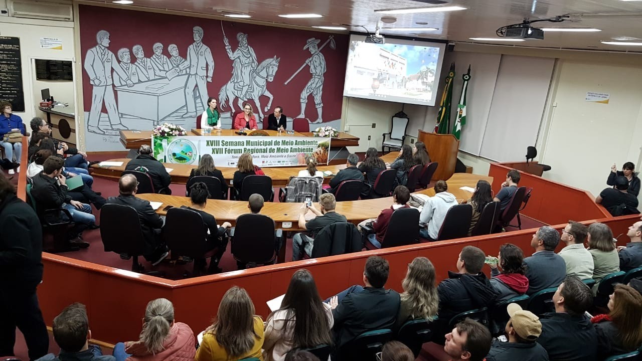 Cmara de Vereadores foi palco da discusso sobre os  impactos do uso de agrotxicos