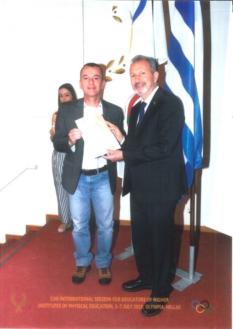  Professor Nino recebeu certificado do Reitor Honorrio da Academia Olmpica Internacional, Prof. Konstantinos Georgiadis