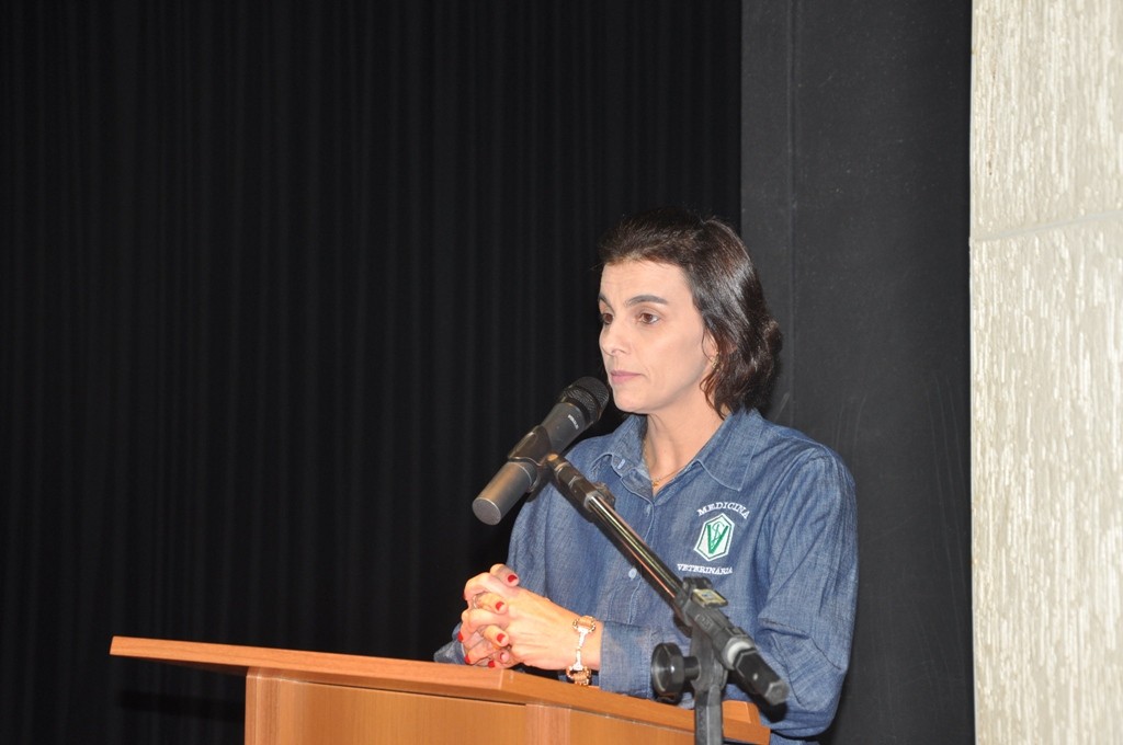 Coordenadora do Curso, Daniela de Oliveira, falou sobre o significado da primeira Semana Acadmica