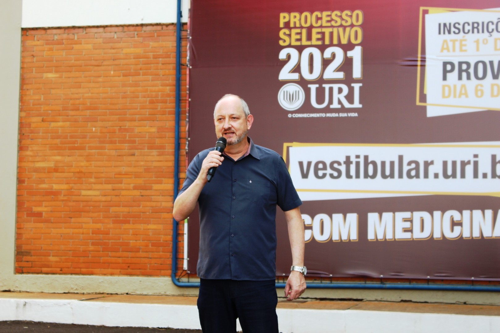 Diretor-Geral, Paulo Roberto Giollo, abriu a Live na entrada do cmpus