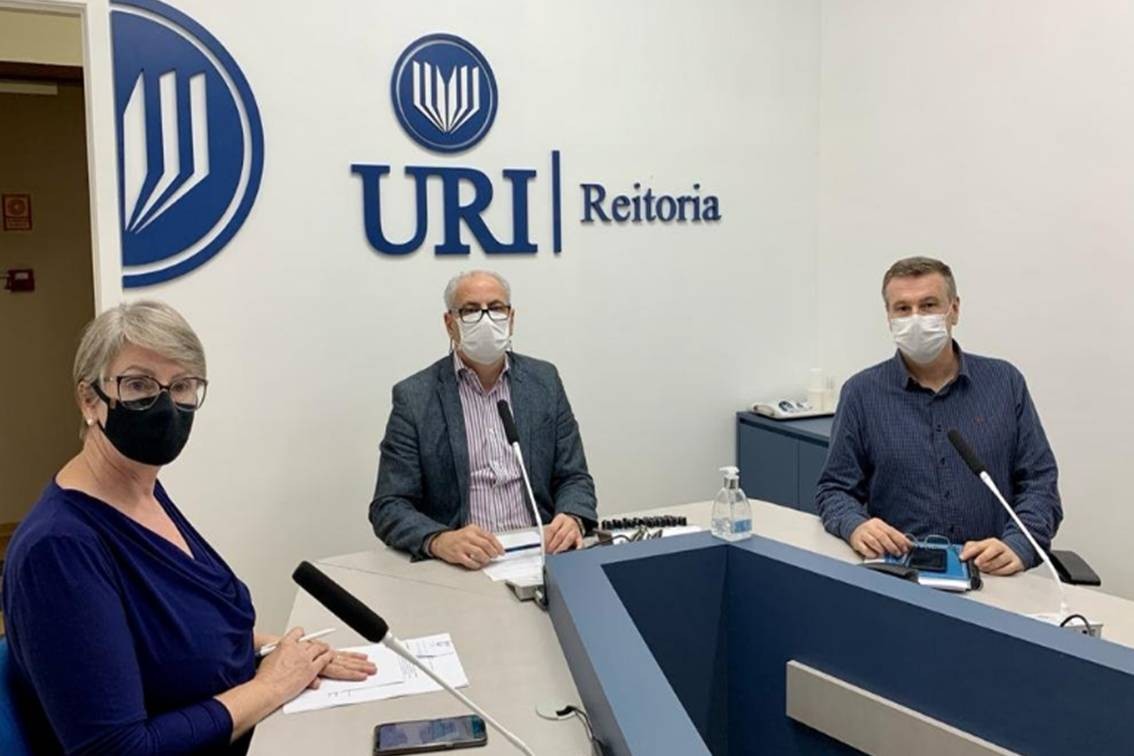 Representantes da URI participam de videoconferncia para formalizar de convnio universidade do Paraguai