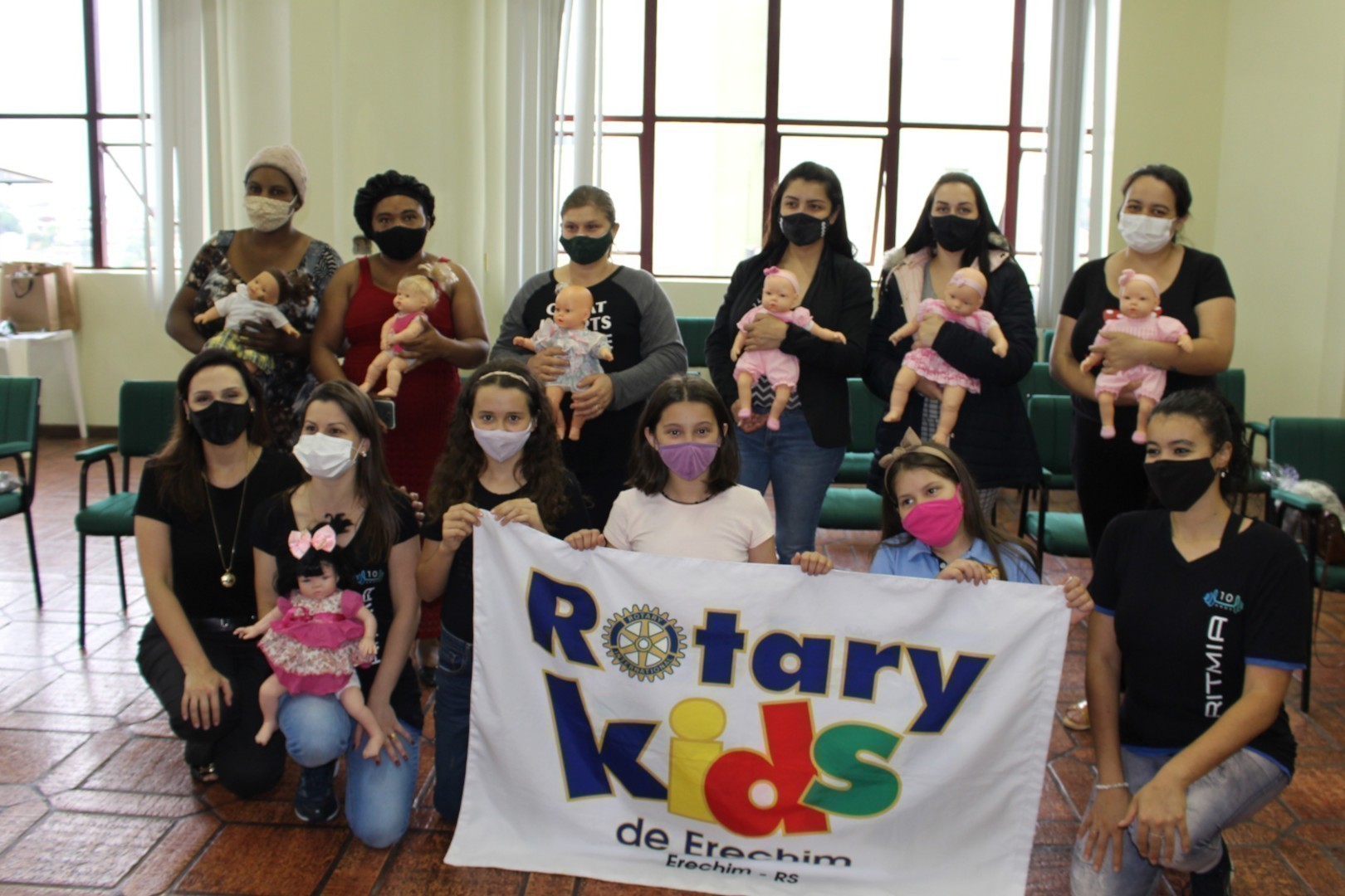 Equipe organizadora com integrantes do Rotary Kids