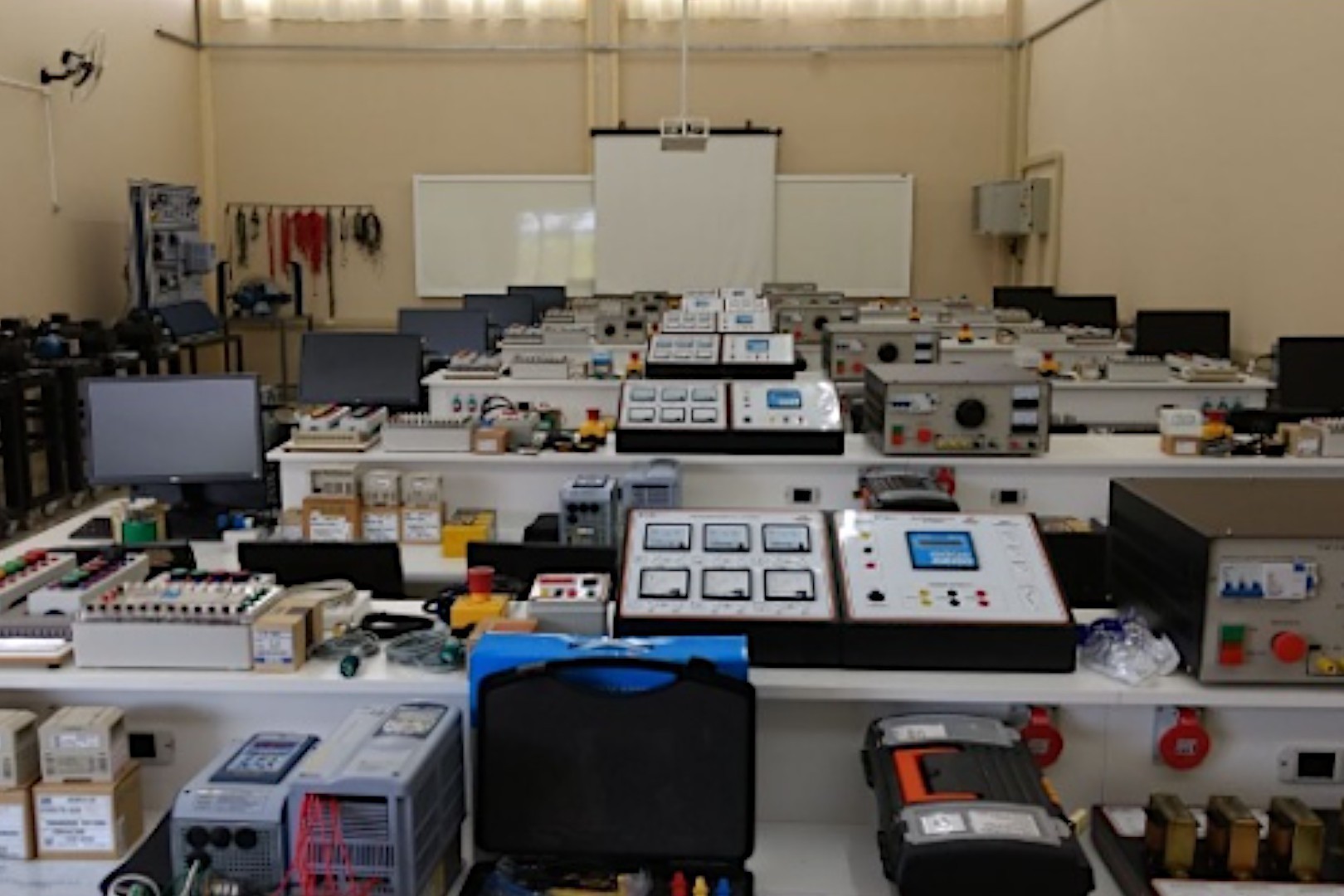  Alunos do Curso em Eletromecânica terão acesso a modernos laboratórios do Câmpus 2 da Universidade 