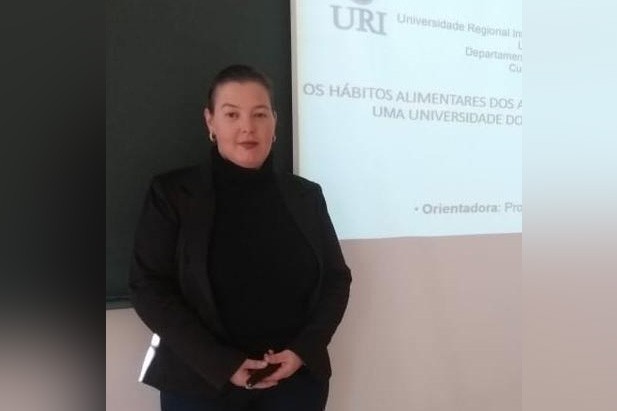 Cristiana Schenkel fará mestrado em Engenharia de Alimentos na URI 