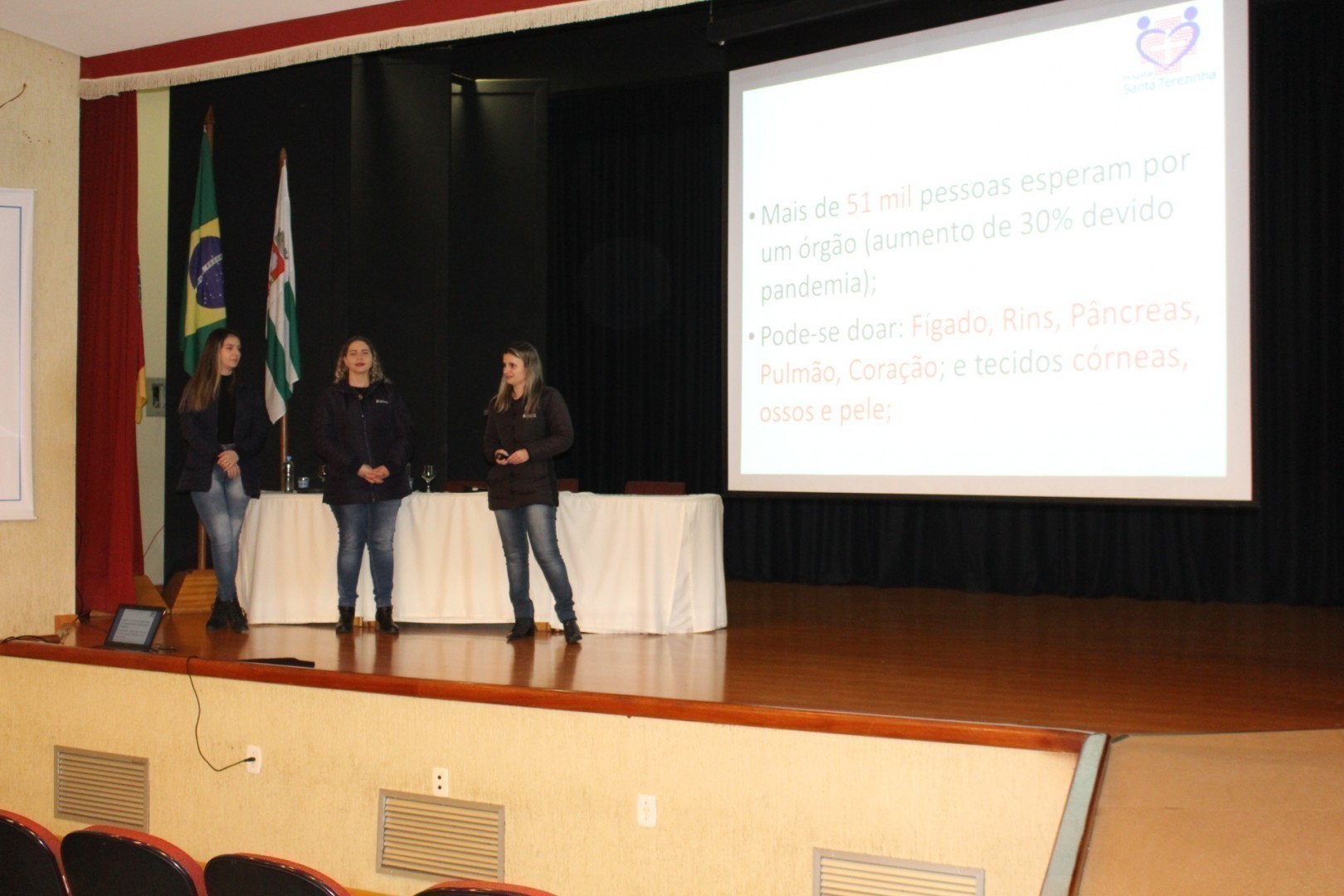 Palestra sobre doação de órgãos foi conduzida pela psicóloga Luana Fontanela e as enfermeiras Caira Weber e Letícia Fontana