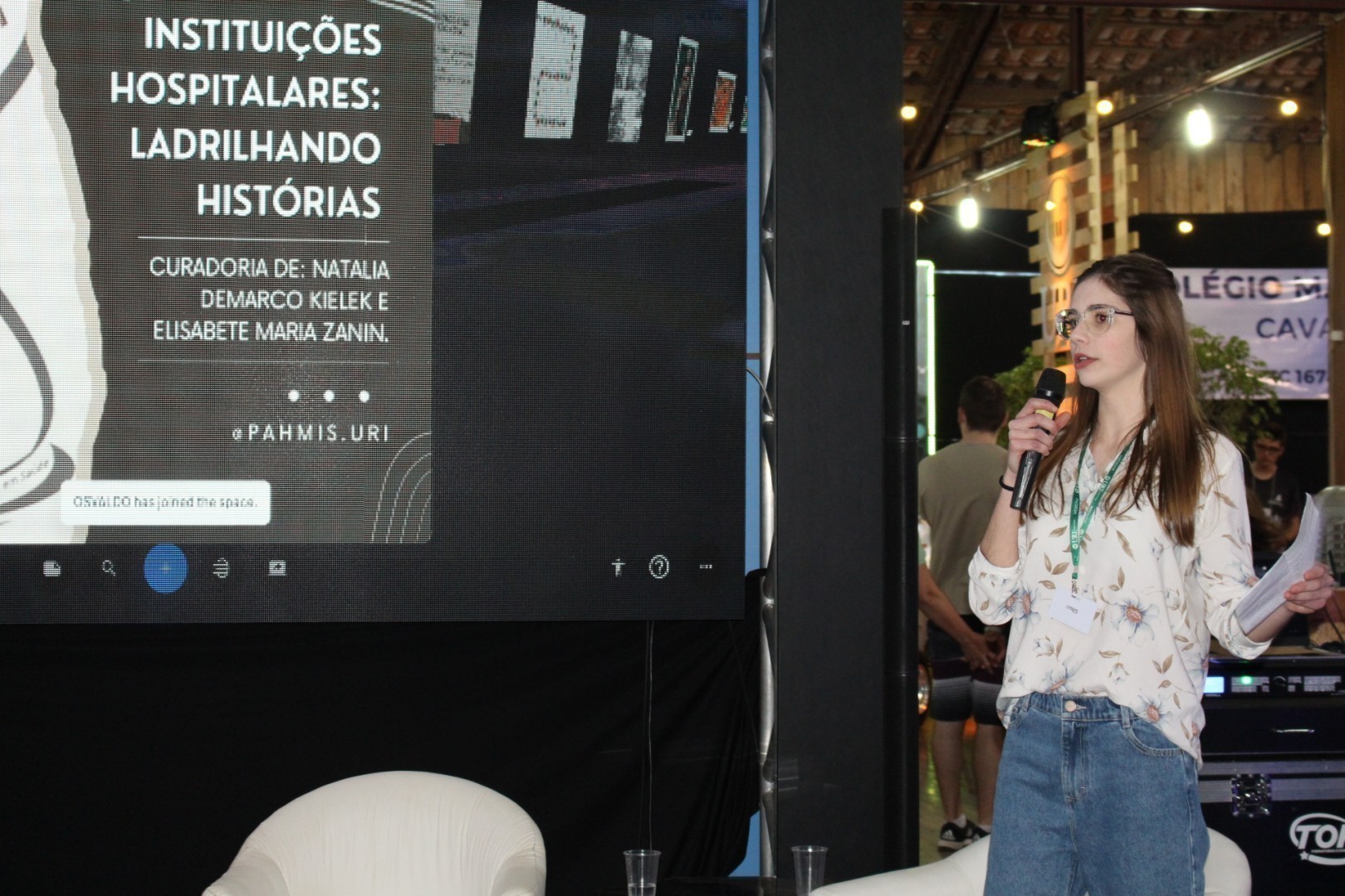 Acadmica Natalia Demarco Kielek apresentou a Exposio Virtual